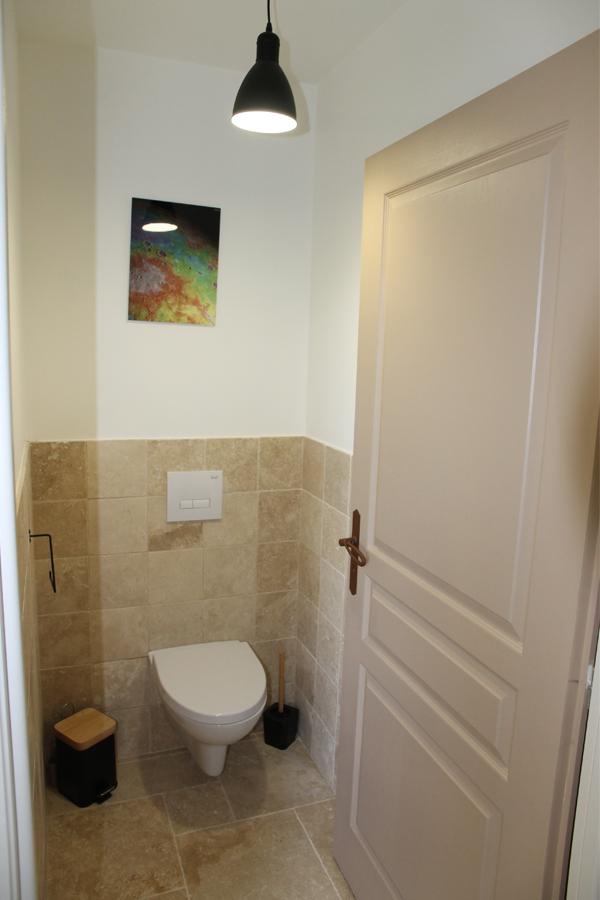 la-montagne-sud-allemans-dordogne-toilettes-métairie